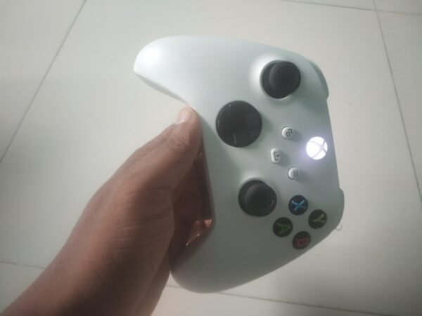 Microsoft Xbox Series Wireless Controller (Robot White) (Pre-owned) - Image 4